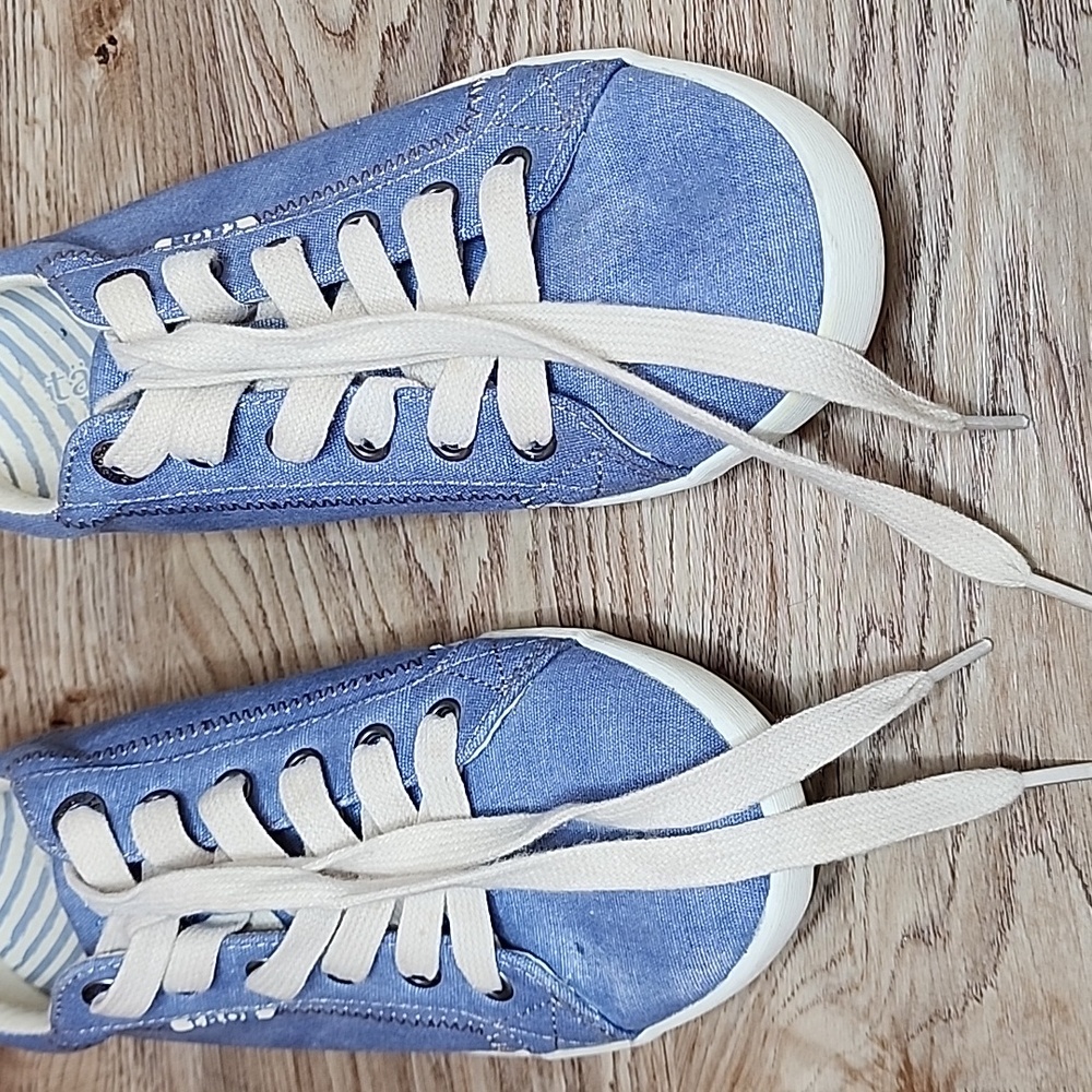 Taos Womens Star Sneakers Light Blue White Trim Size 8 1/2 Tennis Shoes - Picture 9 of 11